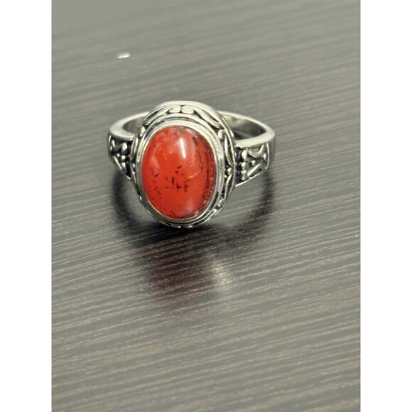 Faux Red Carnelian Stone On Silvertone Band Ring Costume Ring Size 9.75 - Picture 14 of 16